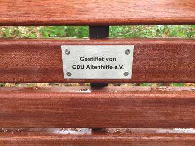 Spende zweier Parkbnke von der CDU Altenhilfe an die Gemeinde - 